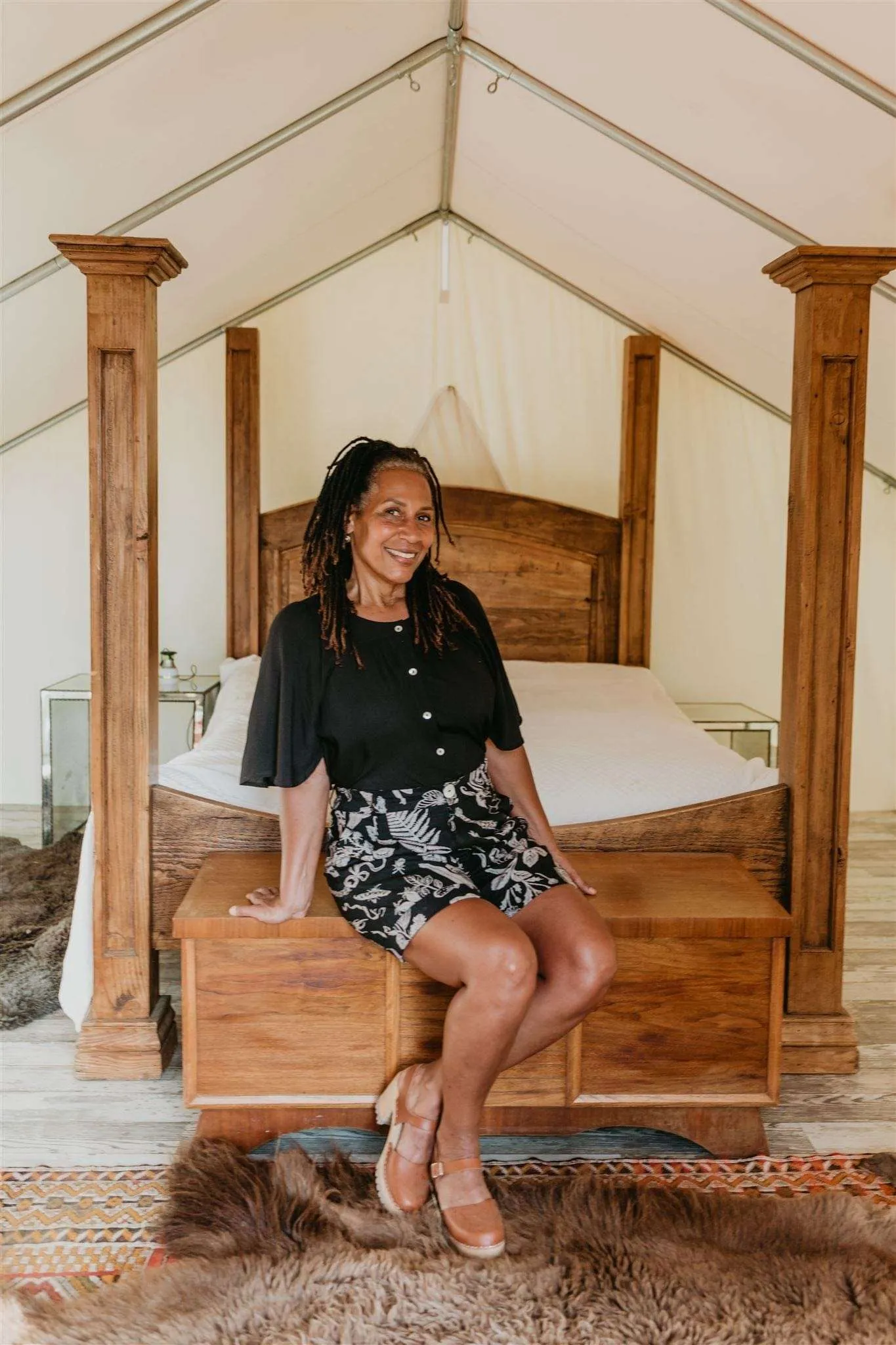 Classic Style Breathable Knit Fabric Flutter Top in Black Challis