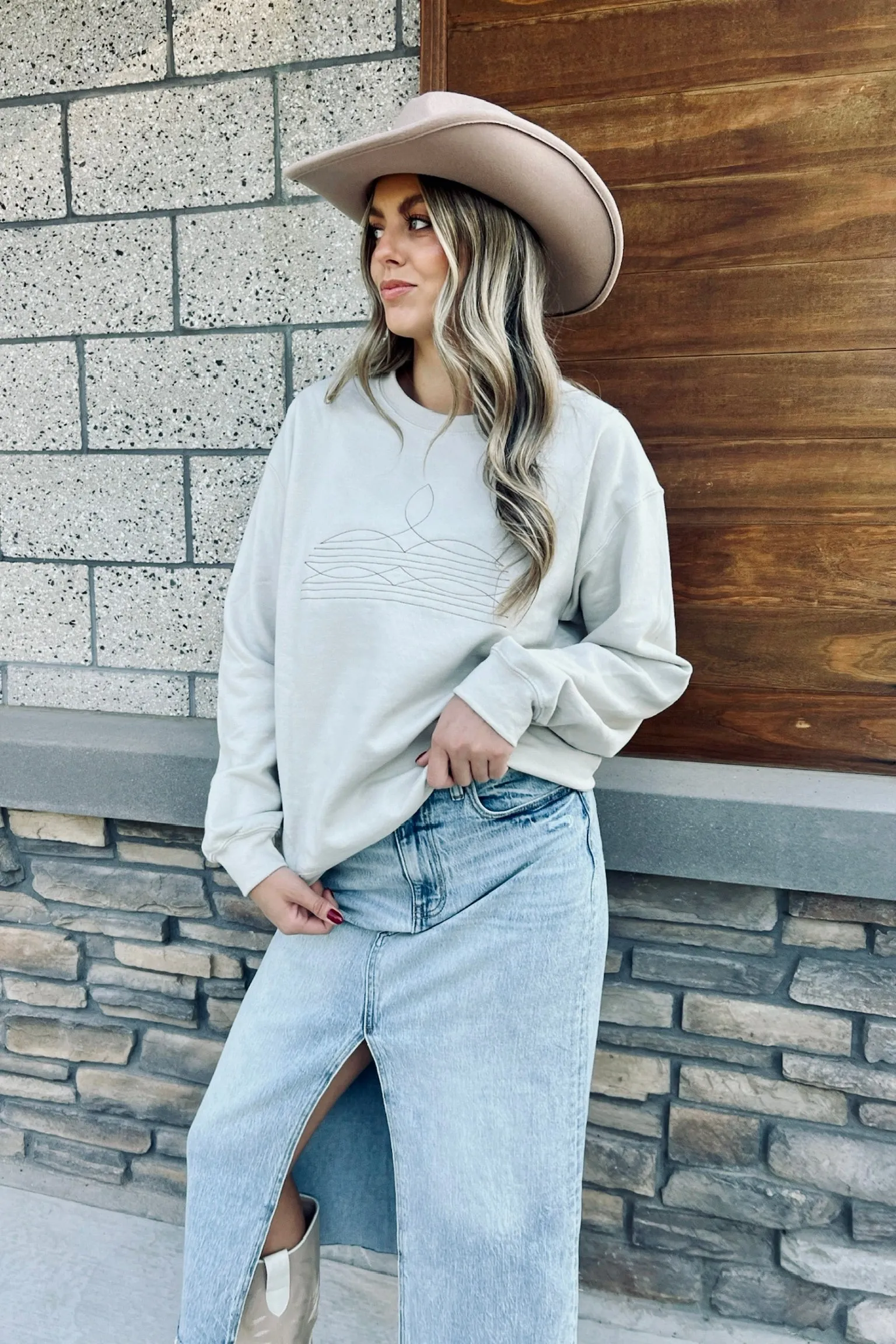 Rawhide Sweatshirt Smooth Stitching