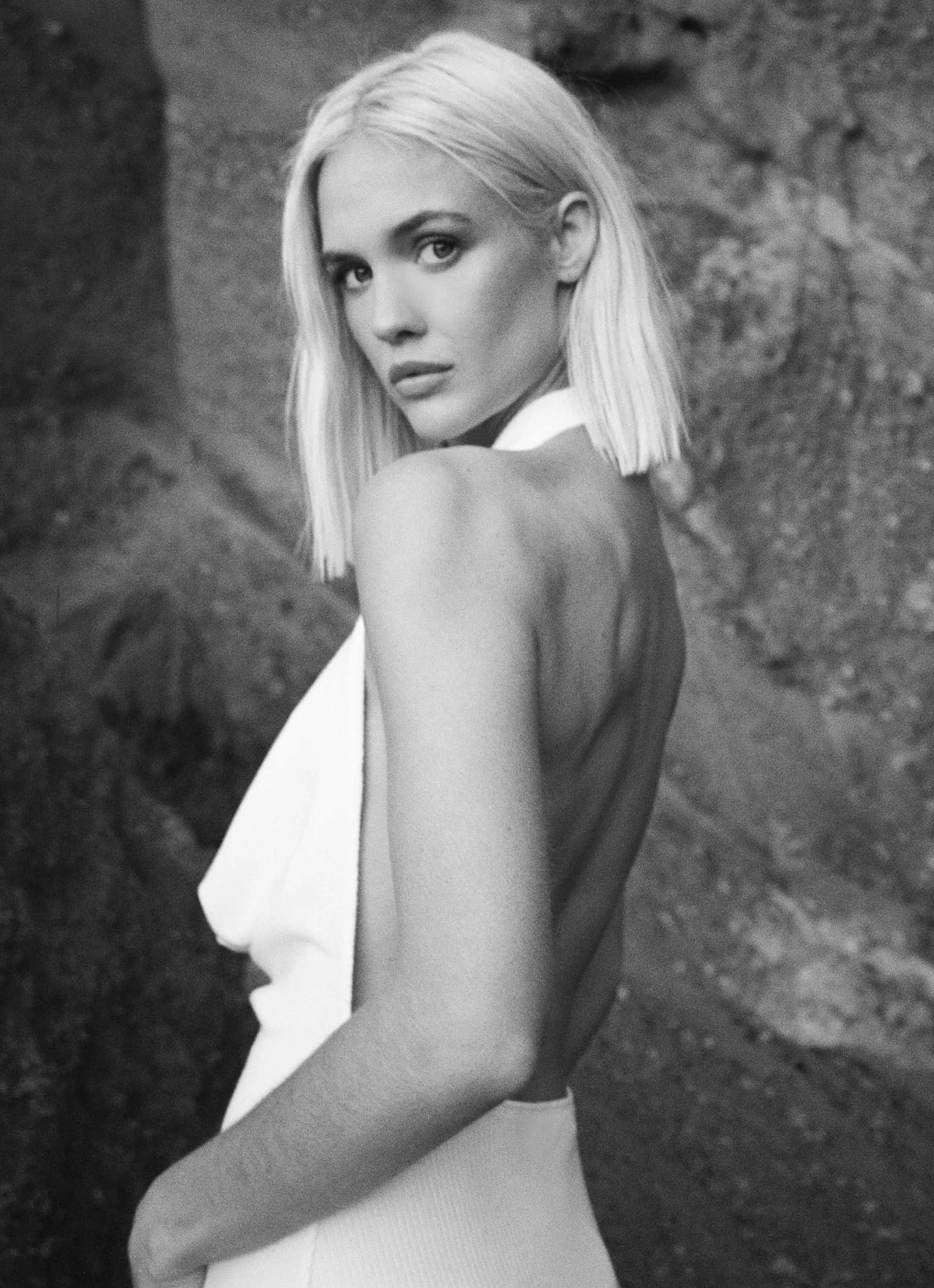 Lightweight Layer Flowing Design Anella Maxi Dress - White