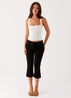 Casual Layering Flexible Knees Rue Capri Pants - Black