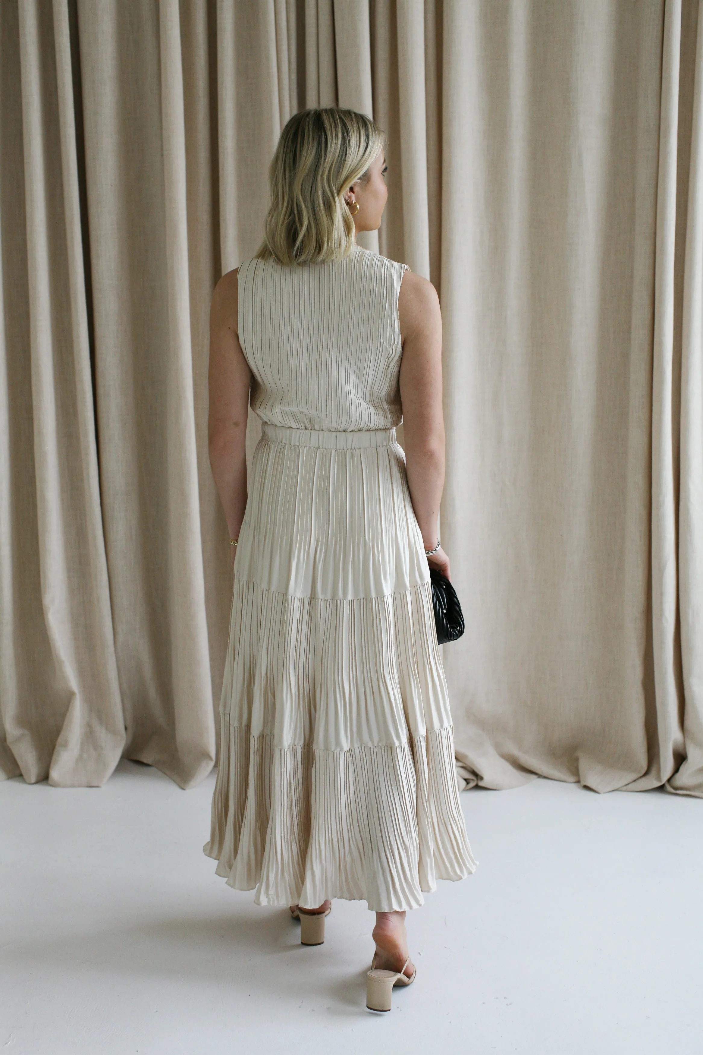 Classic Layering Sleeveless Taupe Pleat Dress