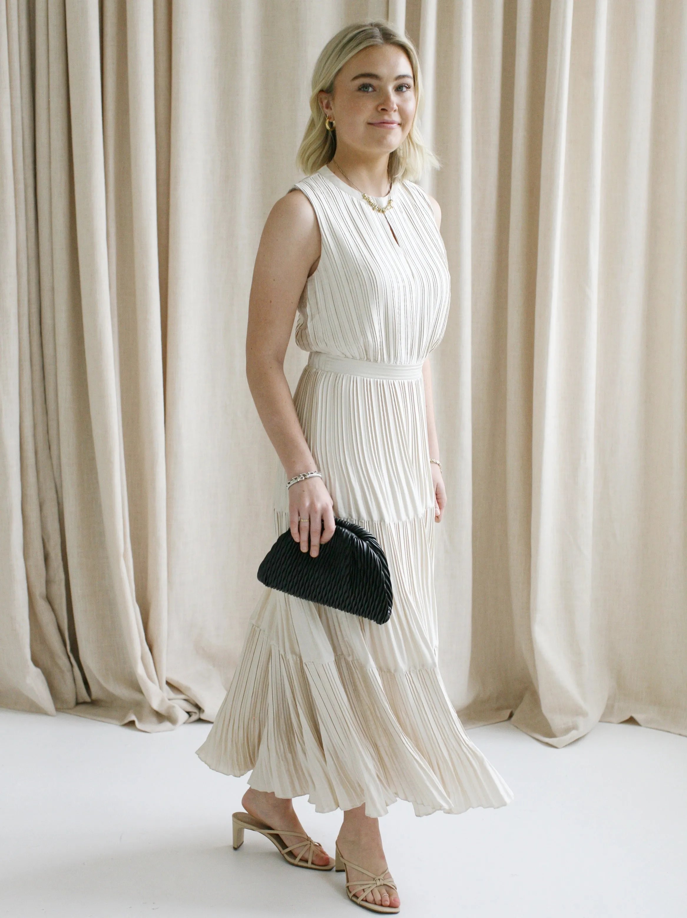 Summer Soft Sleeveless Taupe Pleat Dress