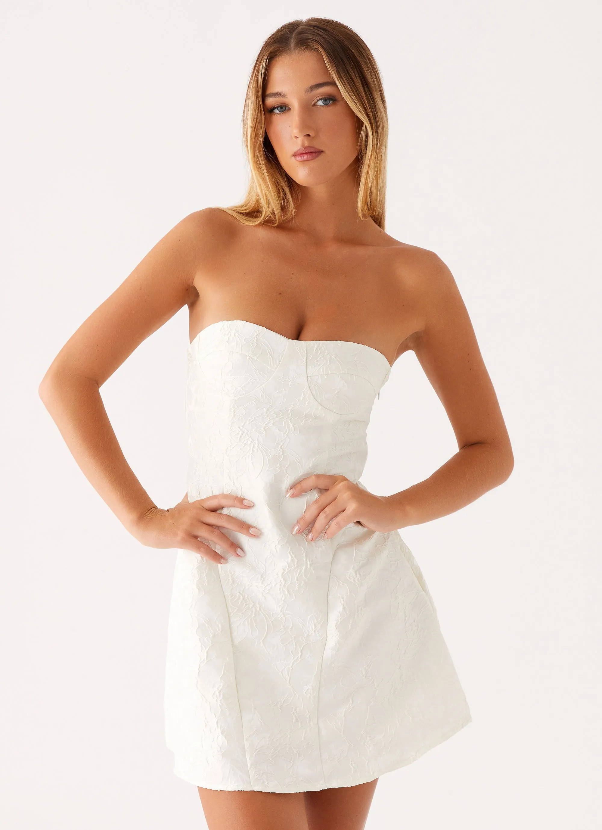 Blogger Favorite elastic waistband So Stylish Mini Dress - White