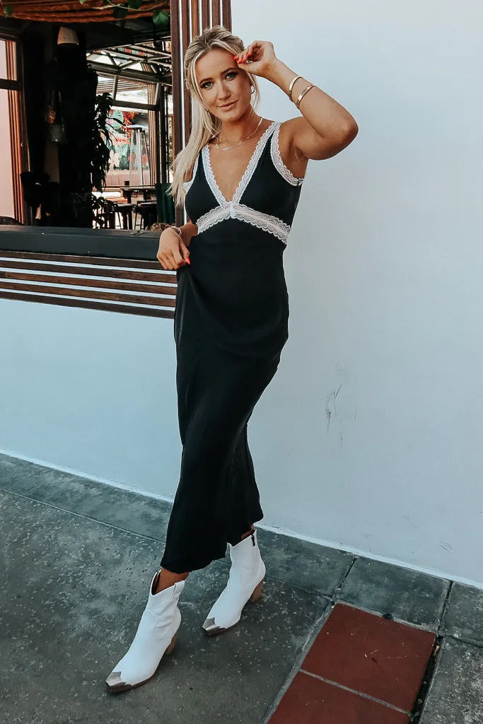 Comfortable and Chic Relaxed Comfort Look Sophia Satin Lace Maxi Dress - Black