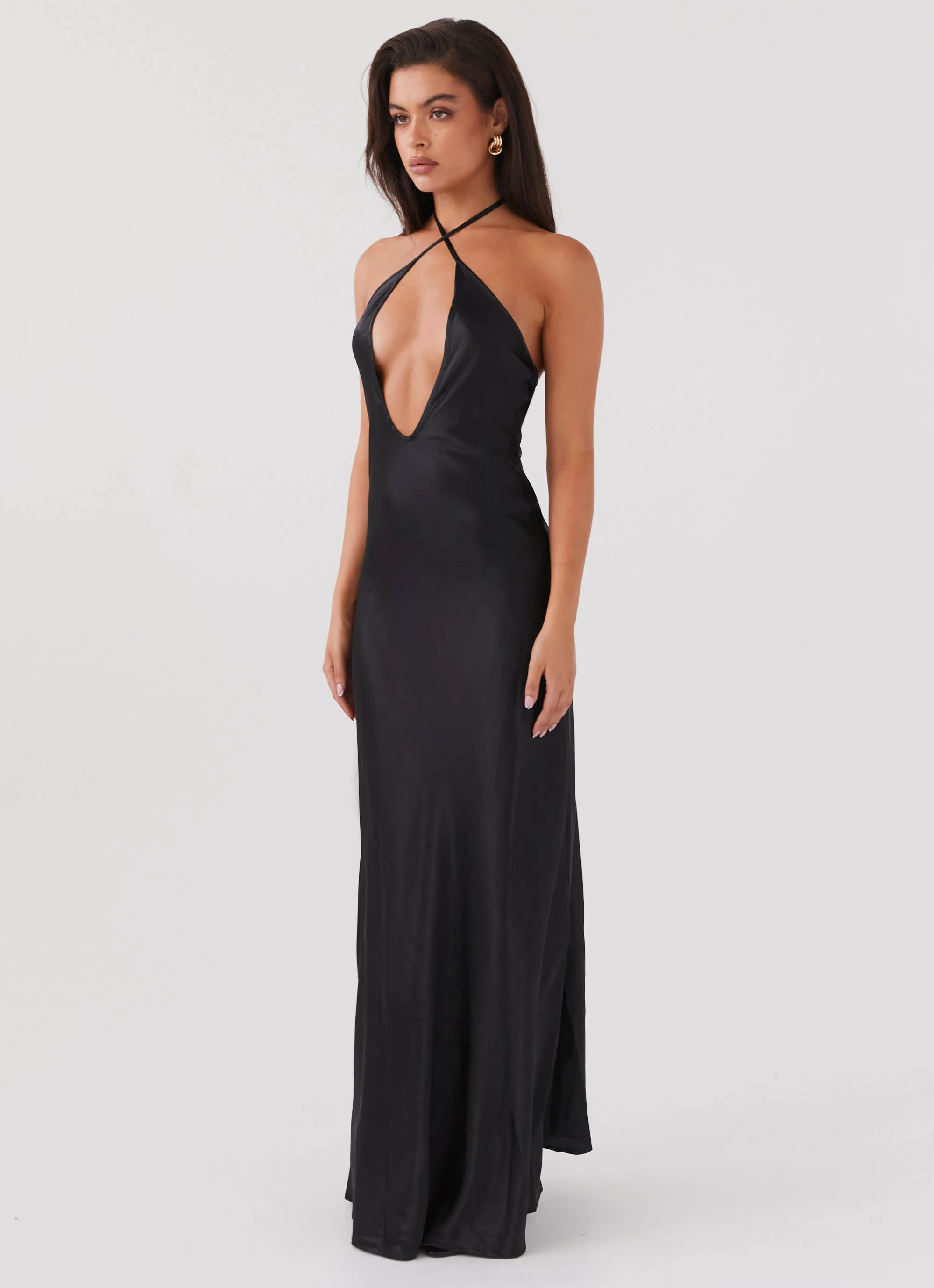 Noir Symphony Maxi Dress - Black Calm Finish Vibrant Look