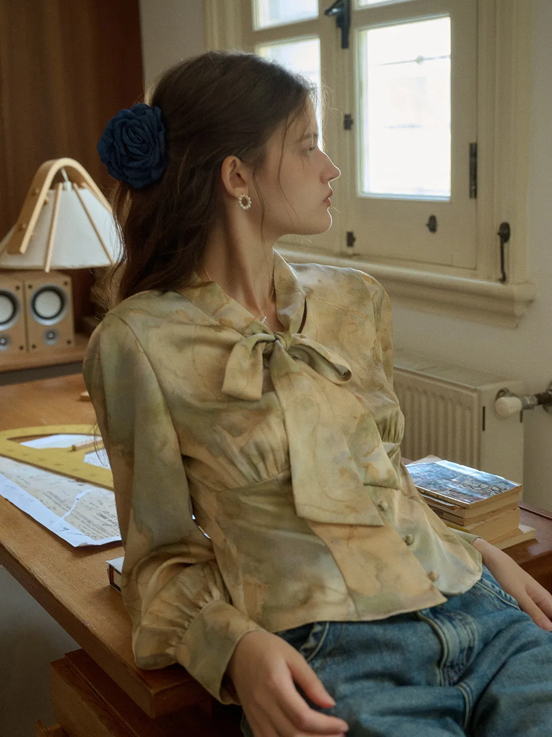 ??Final Sale??Melina Retro Oil Painting Print V-Neck Lace-Up Lantern Sleeve Satin Blouse Minimalist Styling