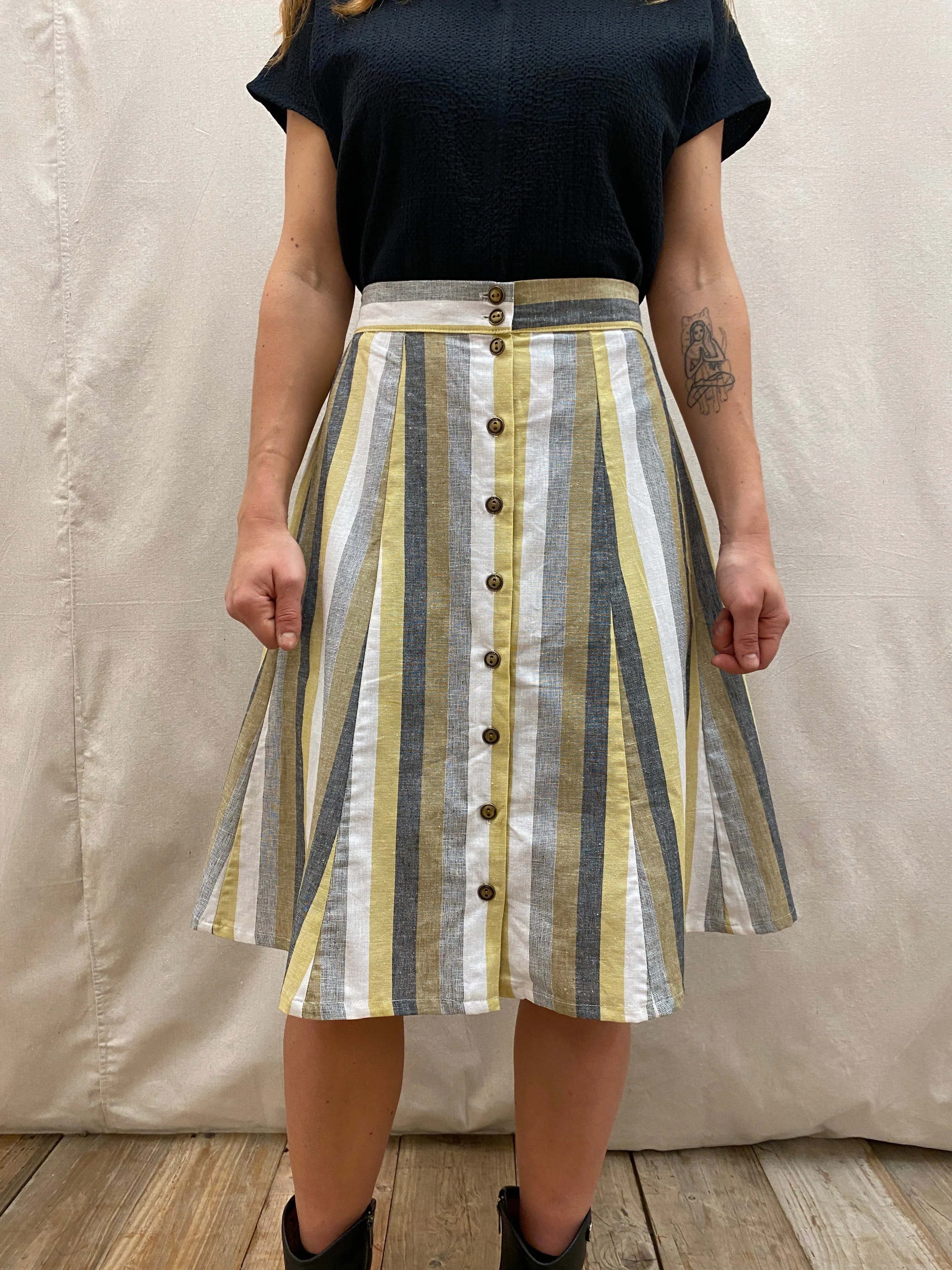Bae Skirt in Linen Stripe Compact Storage