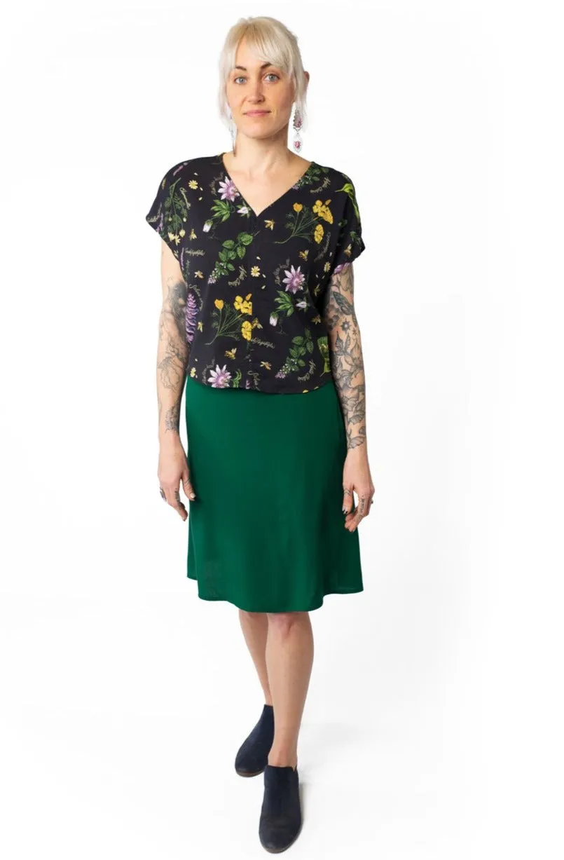 Tie Skirt in Emerald Challis SeamlessPockets DoubleLayeredKnees