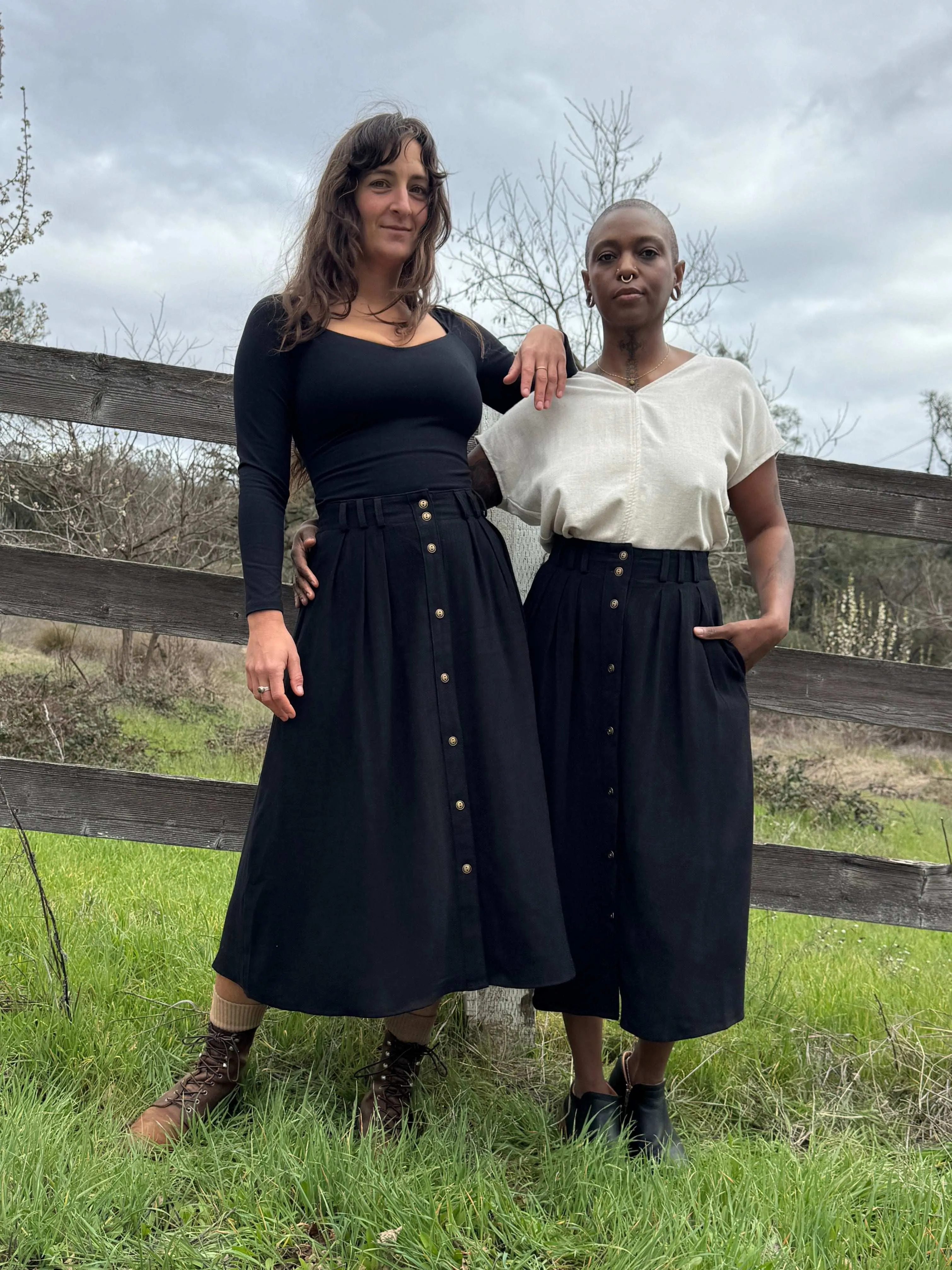 NoiseReducingFabric Trices Skirt in Textured Black Linen