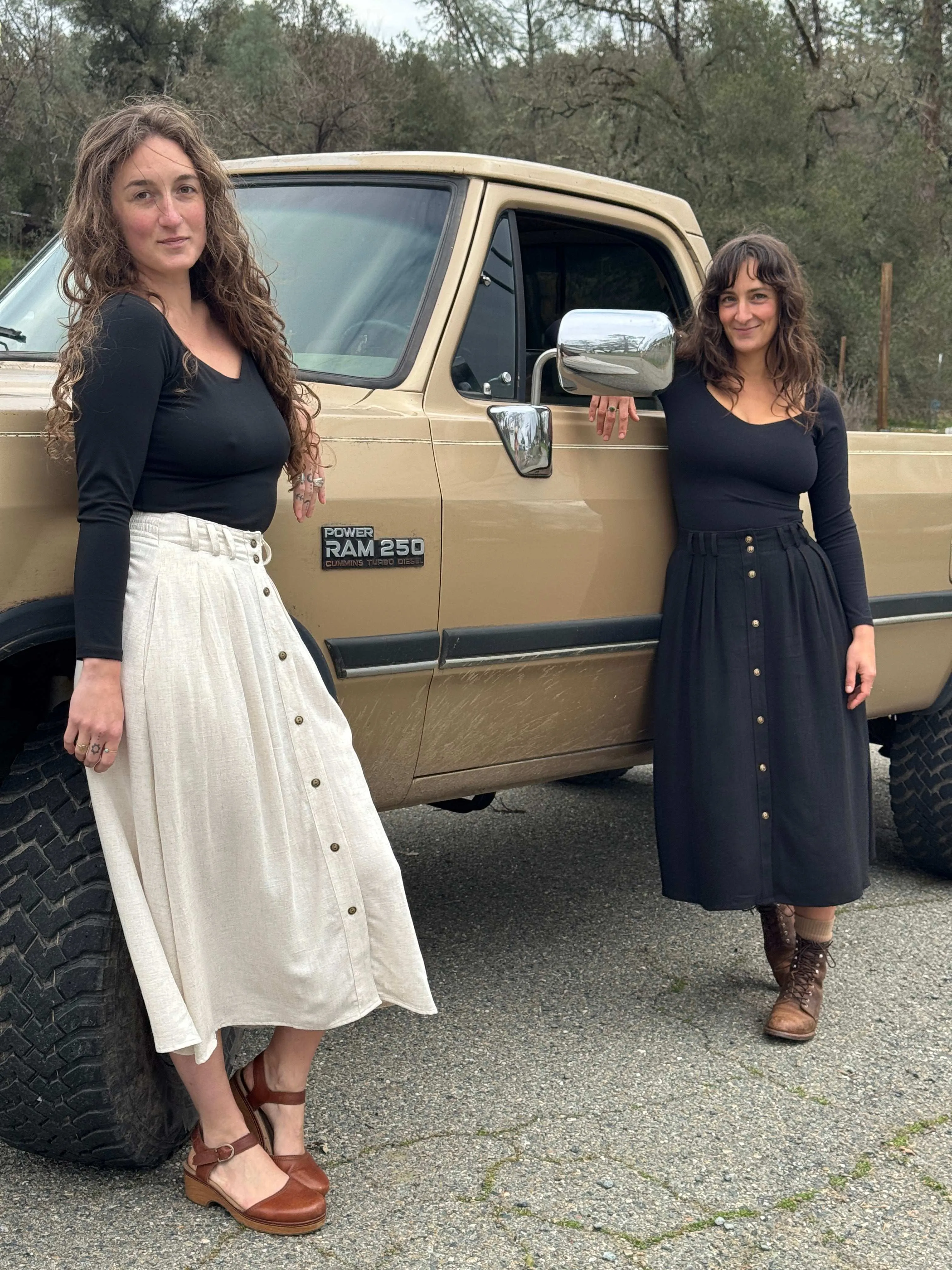 Trices Skirt in Textured Oat Linen Padded hips FlameRetardantTreatment