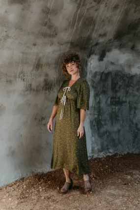 Travel Fit Tyrah Dress in Green Floral Calico Crepe