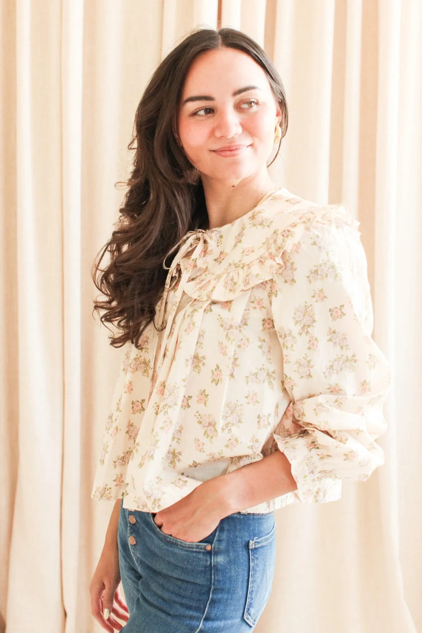 Airflow Optimized Weave ContrastPlacket Lauren Ruffle Collar Blouse