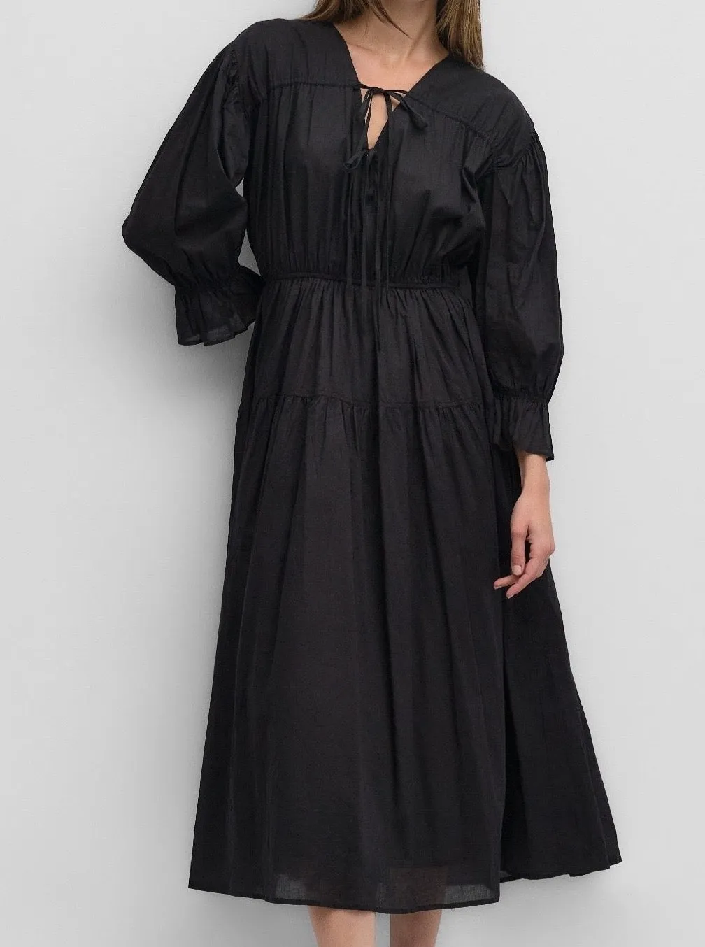 Vivian Dress - Black Open-back Formal Outfit