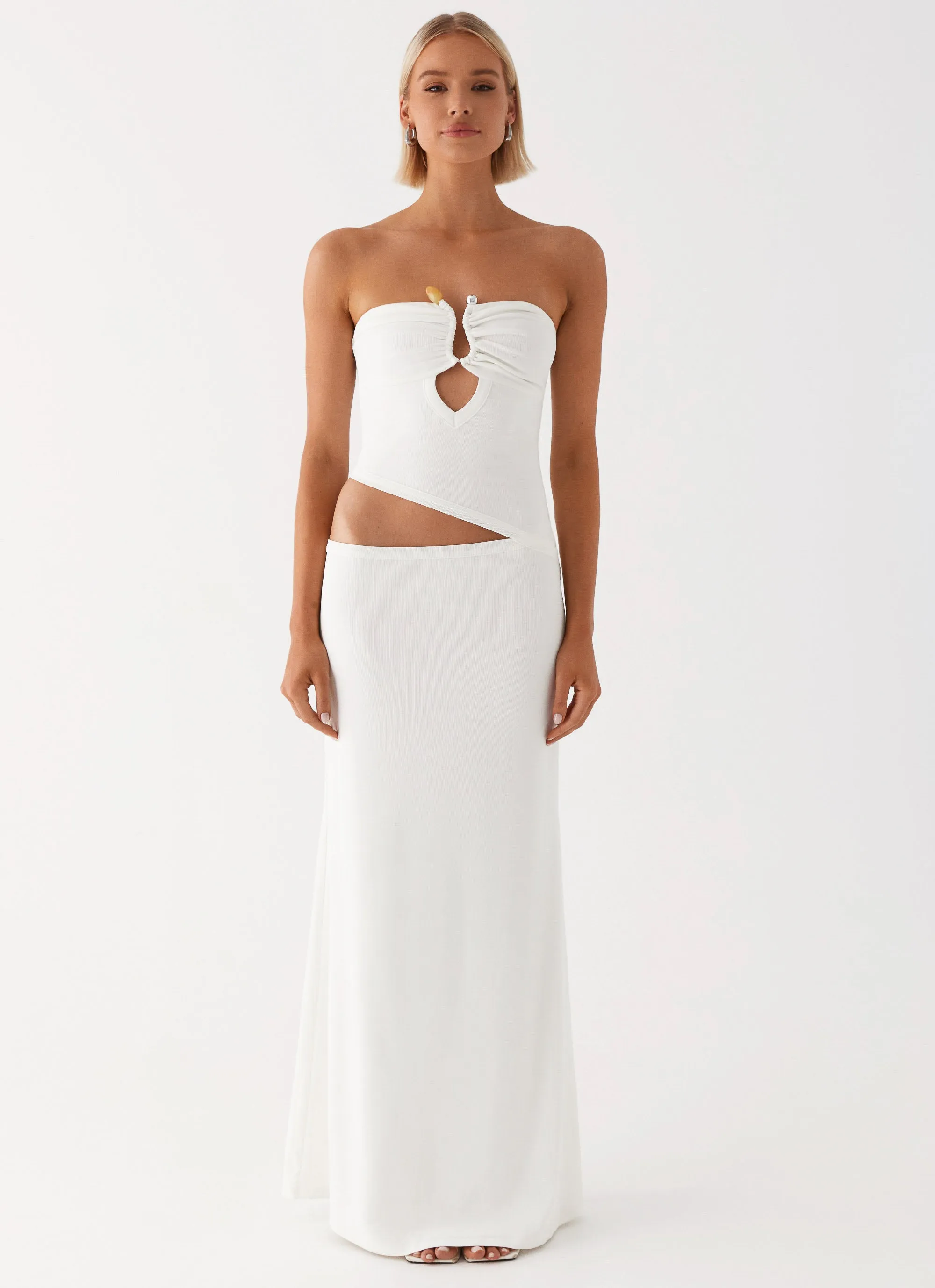 Climate-Adaptive Smart Casual Wild Roses Maxi Dress - White